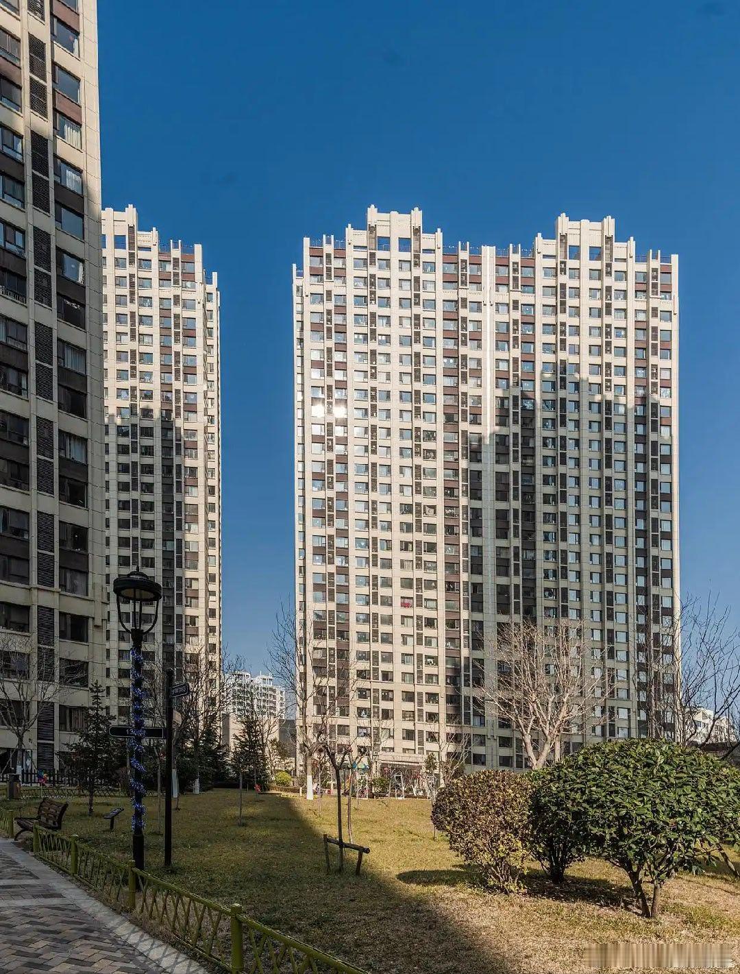 四大一线城市房价全涨 3月份一线城市新房价格环比上涨0.2%。环比上涨一点点其实