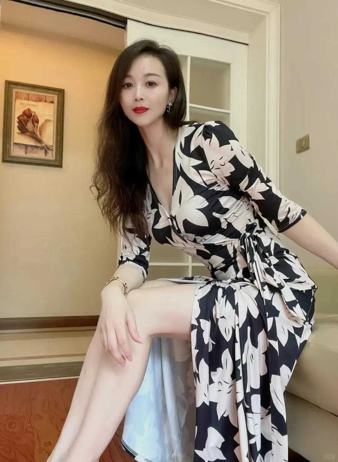 美丽的三个阿姨，虽然50岁了，但岁月不败美人