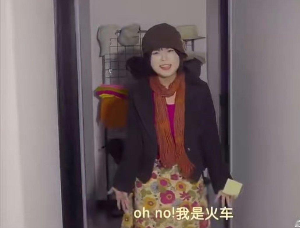 过年回家的路是一片坦途40小时车程，一路采访、一路赠照，车厢再拥挤，也装不下回家