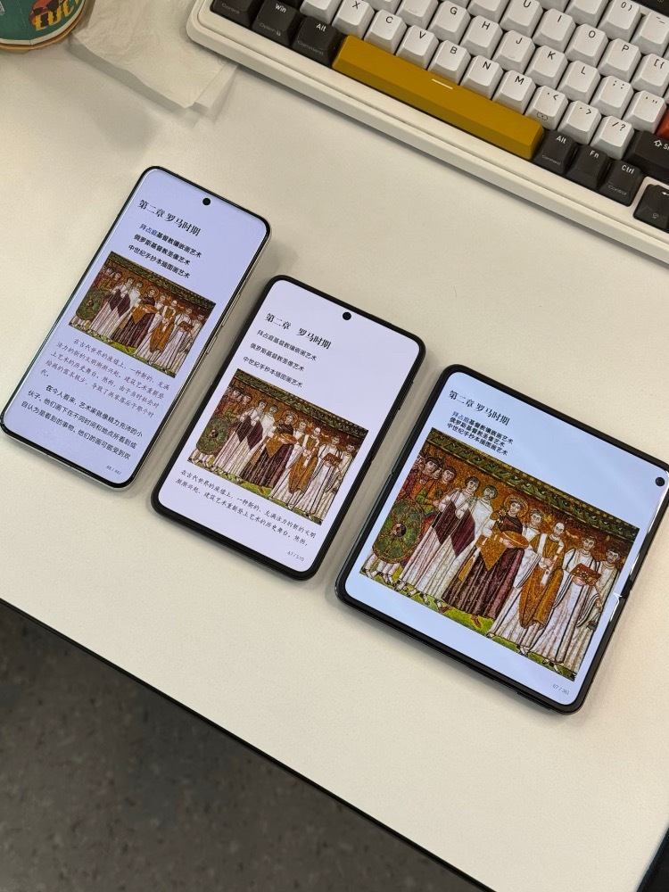 三种尺寸手机直观对比左到右分别是小米14Ultra，华为PuraX，OppoFi