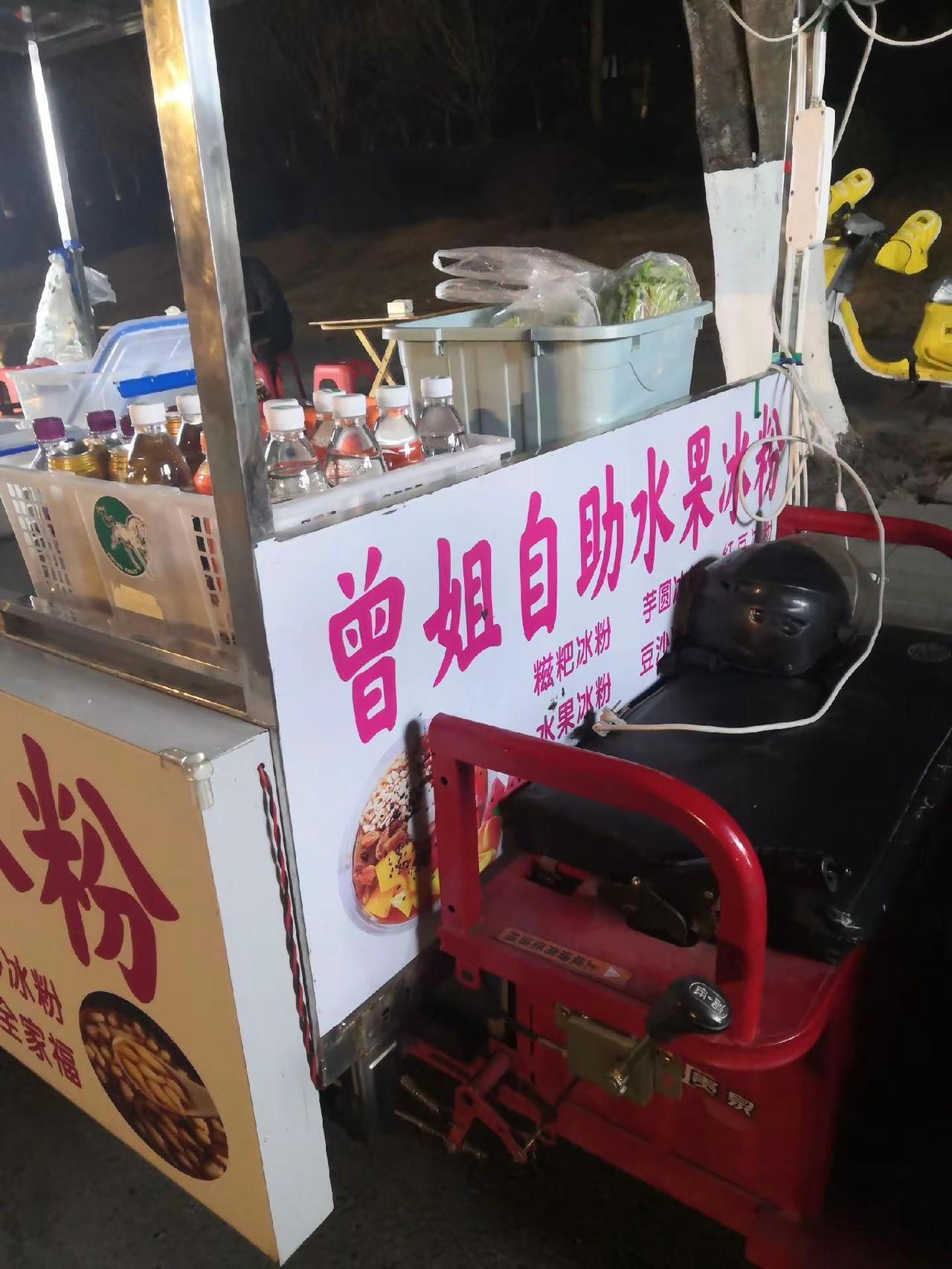 路过资阳城区夜市摆摊 小本创业摆摊 地摊夜市