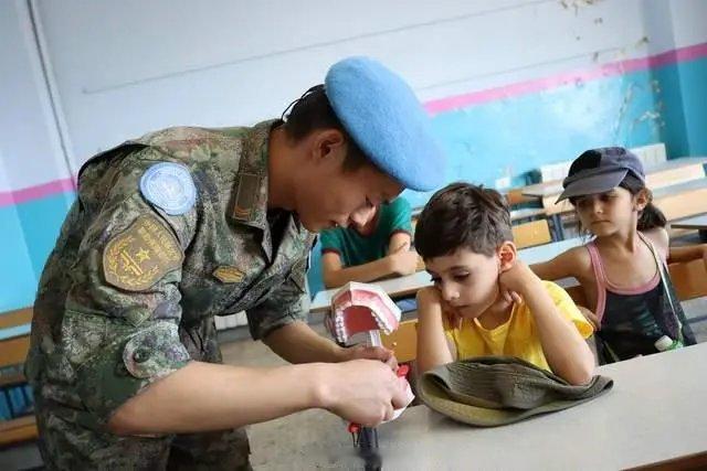 #精忠蓝盔[超话]##致敬中国蓝盔##中国军人# 第21批赴黎维和医疗分队到当地