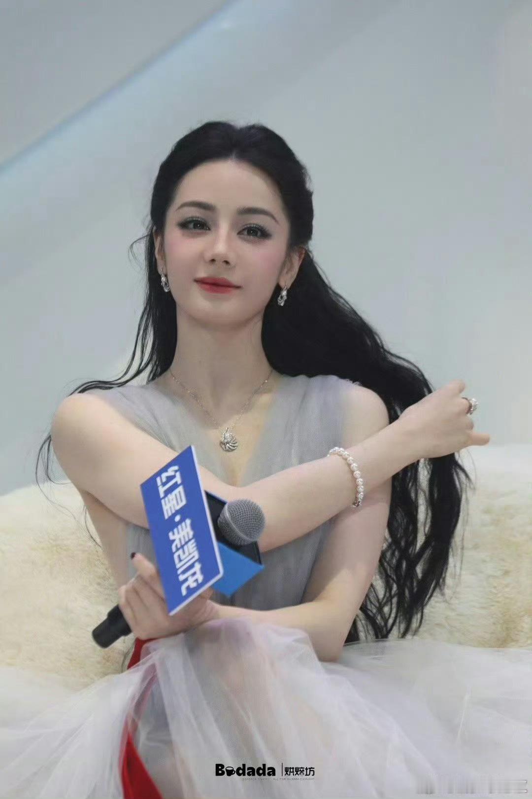 迪丽热巴迪丽热巴0603生日快乐 dlrb 今天星期巴 dlrb 迪丽热巴“或许