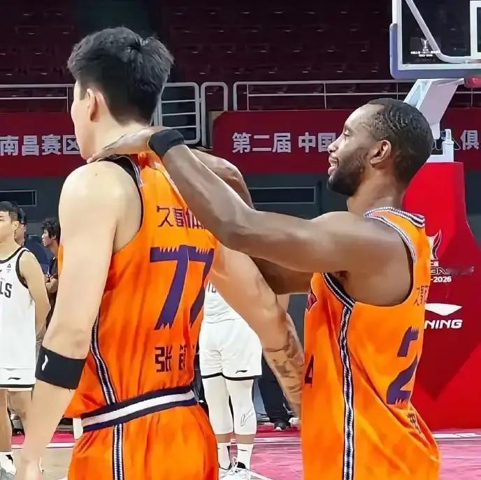 91-65，辽宁被锤成筛子
 
3月8号晚上，上海久事把辽宁按在地板上摩擦。篮板