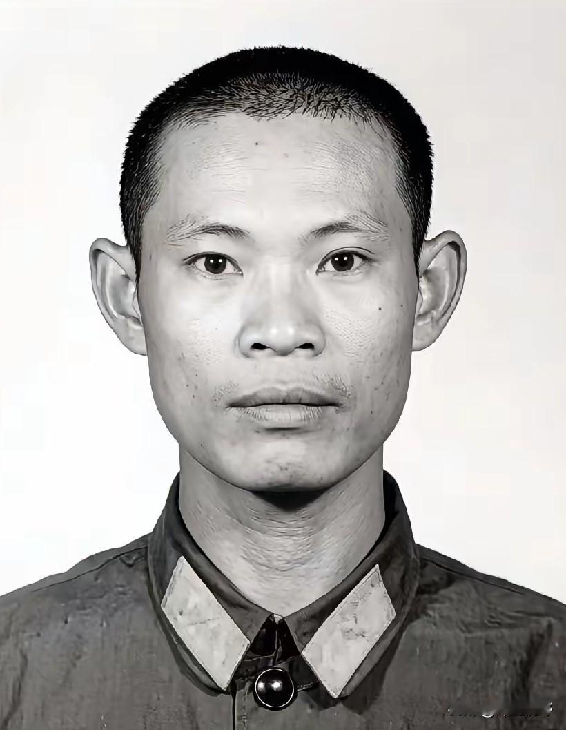 杨国跃，一级战斗英雄
 
杨国跃同志于2025年7月20日因病医治无效逝世，享年