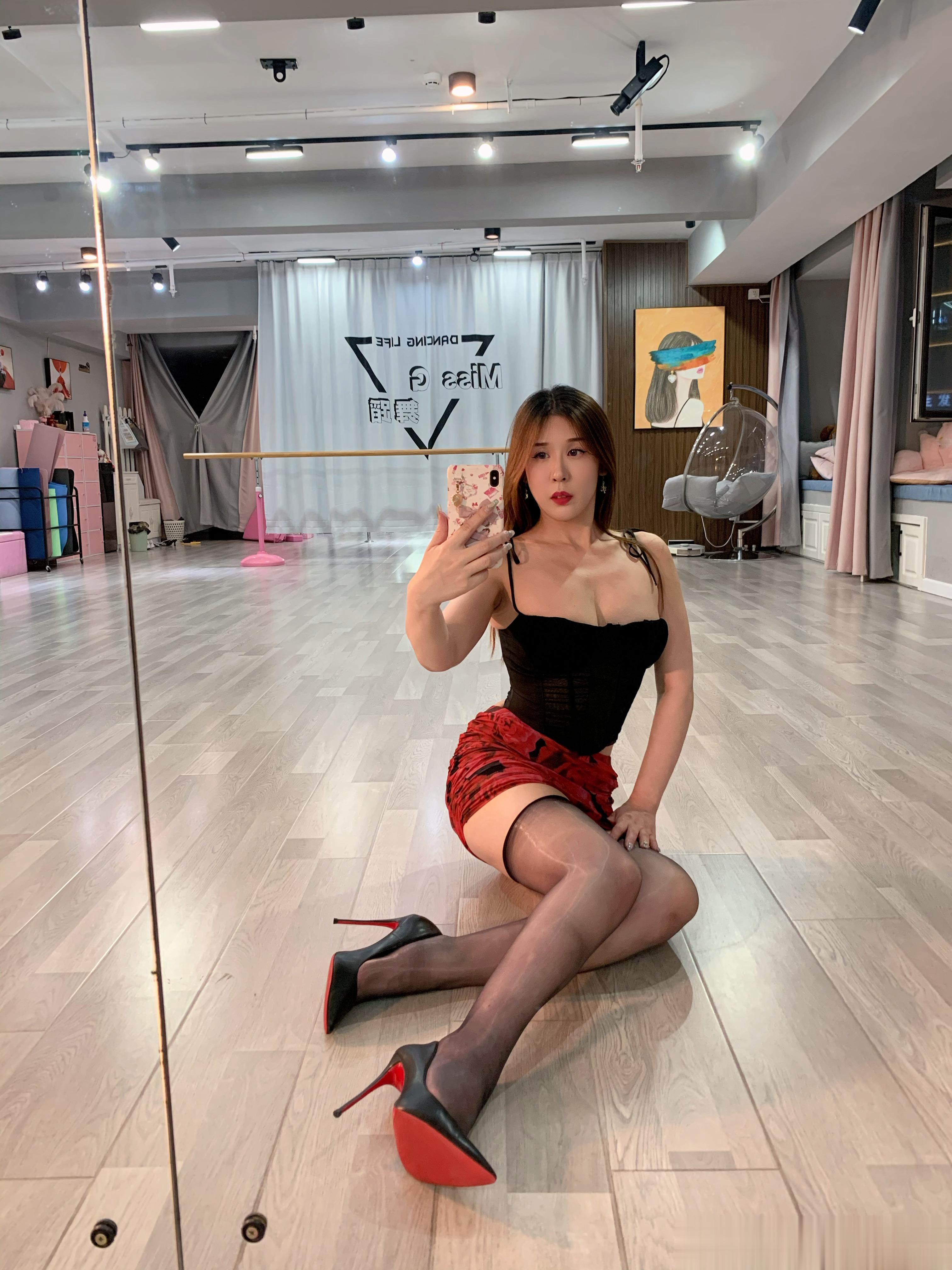 #网红##宅男女神##随手拍# 谁会不喜欢礼物呢？粉丝q:729099596​​