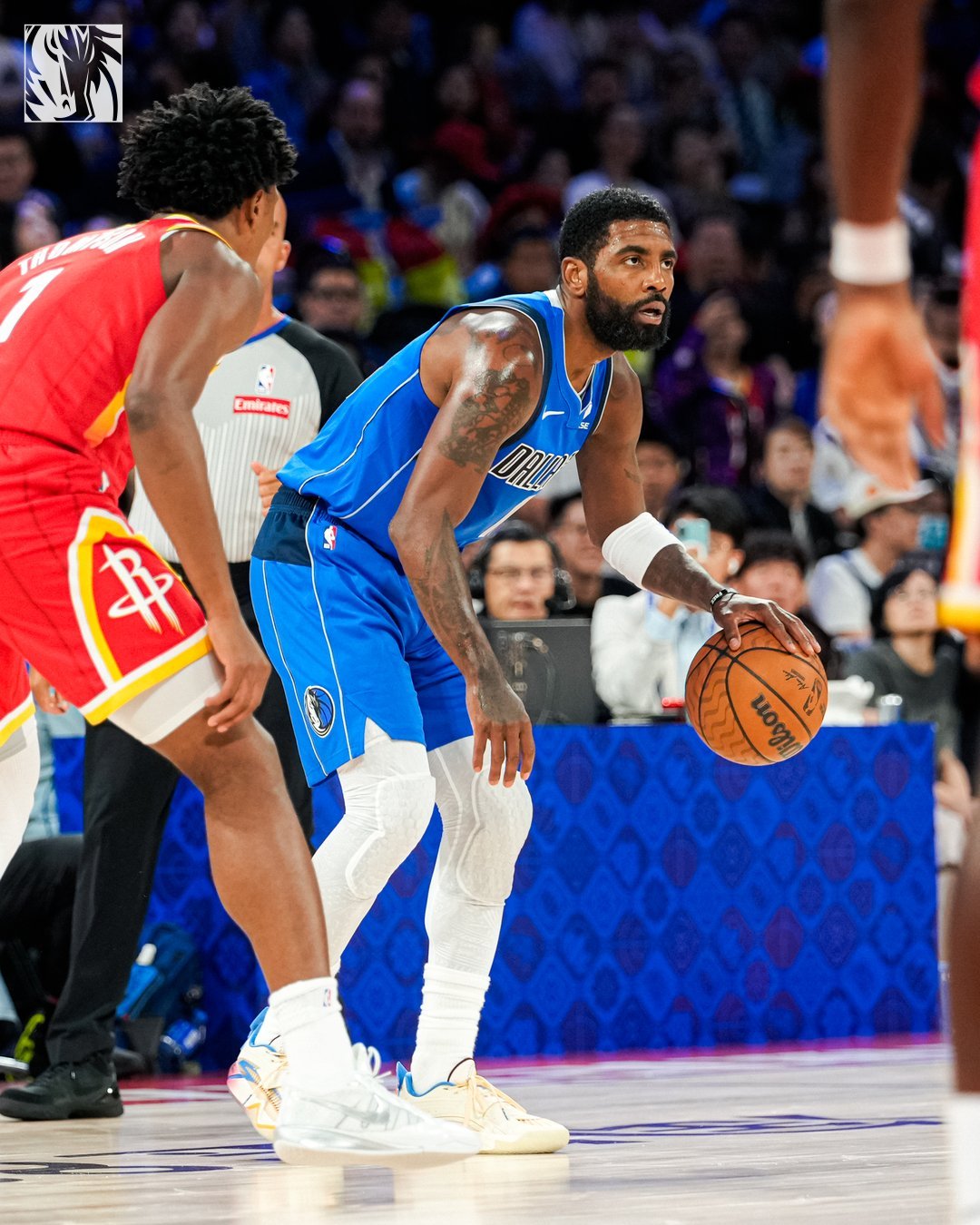 NBA中国赛欧文超远三分压哨中国赛独行侠火箭各赢一场欧文回归首秀17分NBA[超