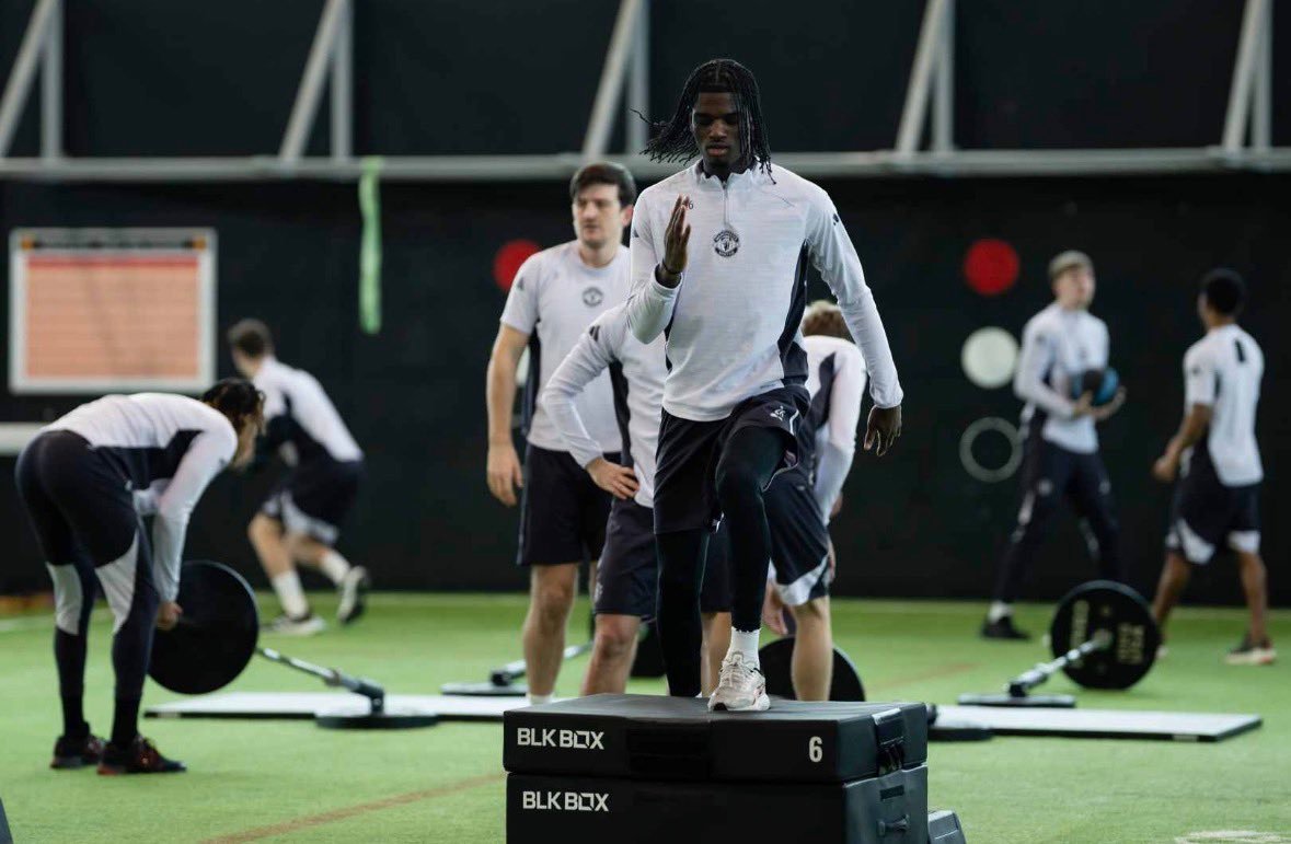 在健身房的训练曼联曼联vs阿斯顿维拉