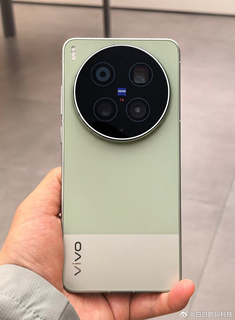 退18.8万元彩礼一家人现状vivo X300 Ultra胶片绿真机图来了。这个