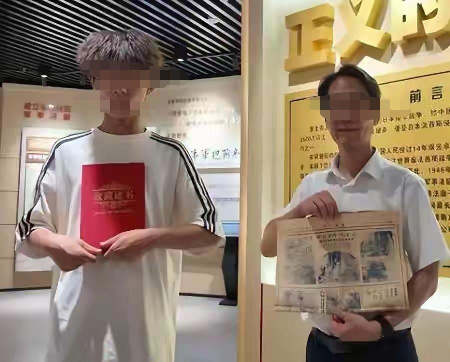 三个小孩。压岁钱。一万多。买回来的不是什么好东西，而是几页纸。纸上是日军细菌战部