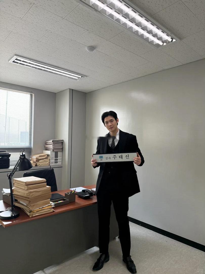 封面预告｜《检察官的提案》双男主金允植×朴时宇，携手解锁《费加罗》主流男刊首刊！