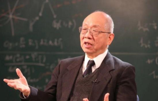 “遮羞布被扯掉了！”美籍华裔数学家 丘成桐曾直言：中国的数学水平比 美国 落后了
