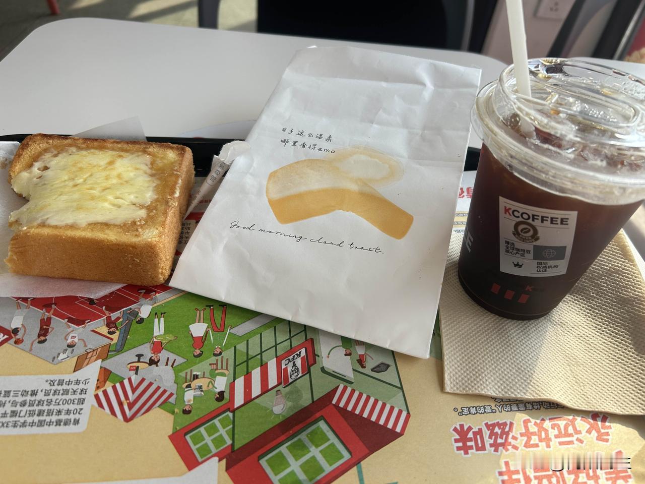 吃饭吃的也是心情
早饭在家天天水煮蛋
自制牛奶咖啡
牛奶麦片
看似很健康也省钱