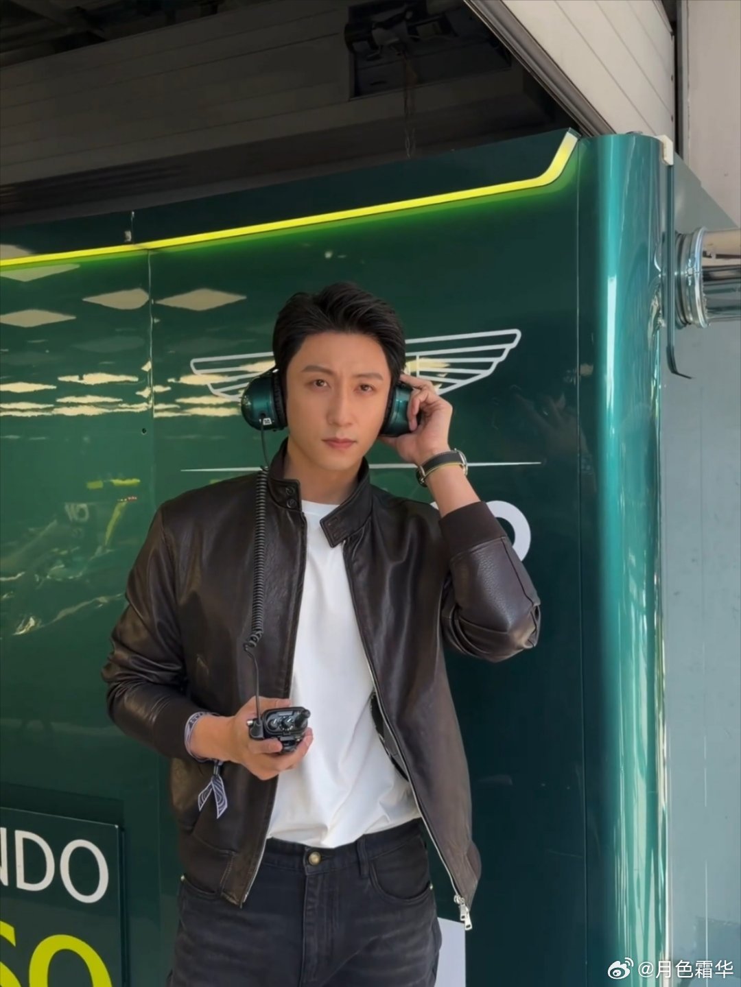 有钱和没钱。 黄景瑜张小满