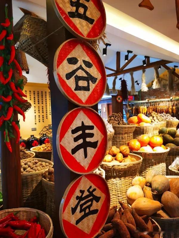 岁岁风调雨顺，请赐下联 上联:
岁岁风调雨顺，请赐下联 上联:
岁岁风调雨顺，请