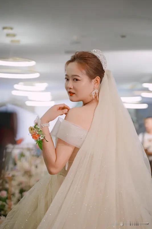 为啥结了婚的女子叫新娘，这说法挺有意思。从字面看，“新”代表结婚这天女孩身份改变