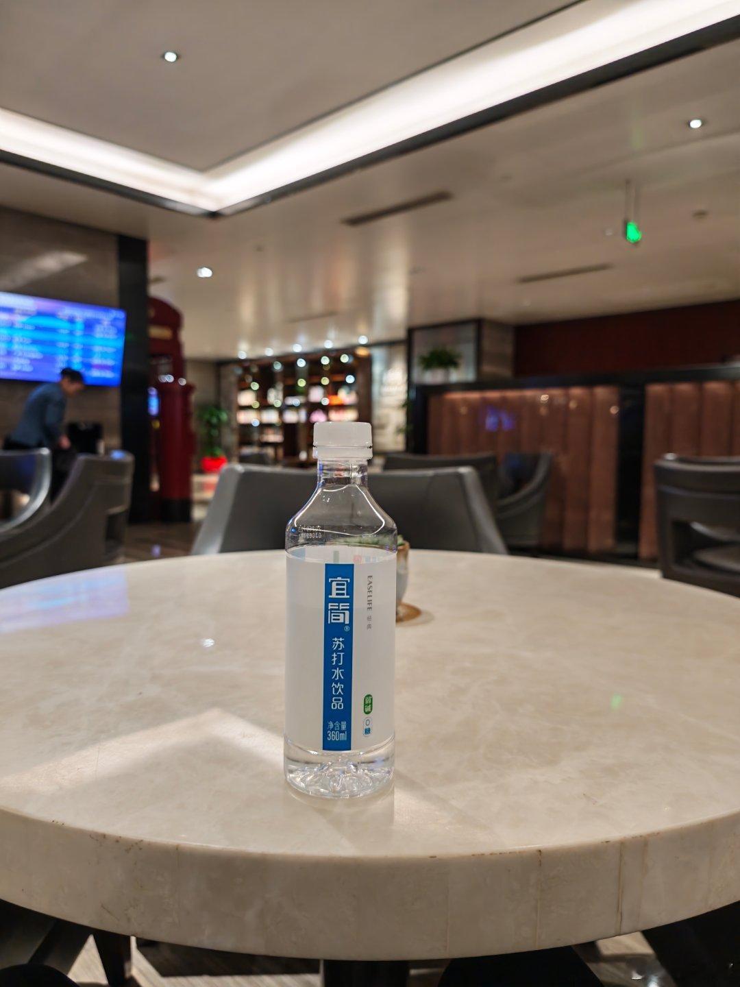 今天坐的是厦航，所以去不了国航的休息室了，来银行的休息室 