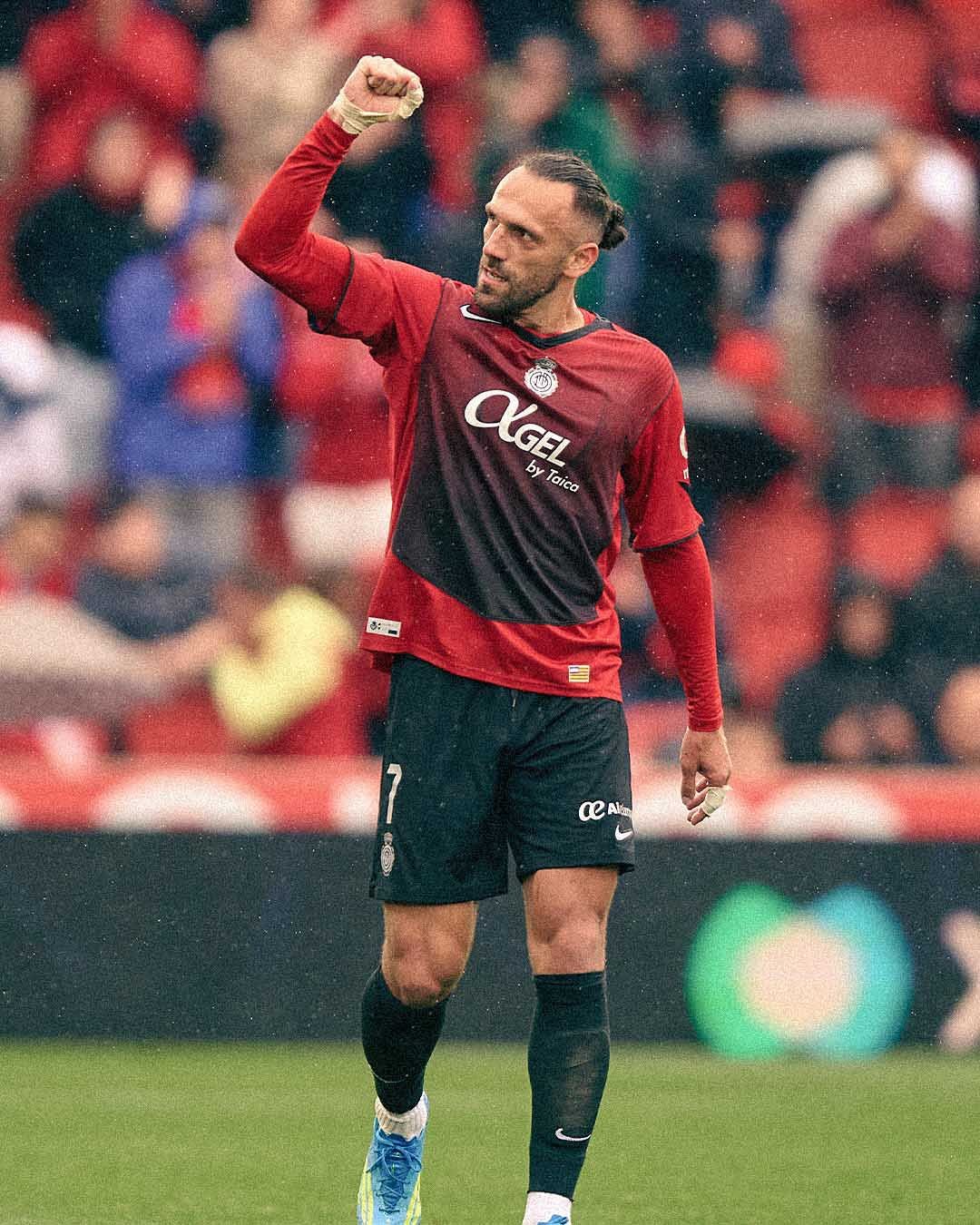 西甲复古球衣比赛日（via soccerbible）贤聊球衣球衣资讯