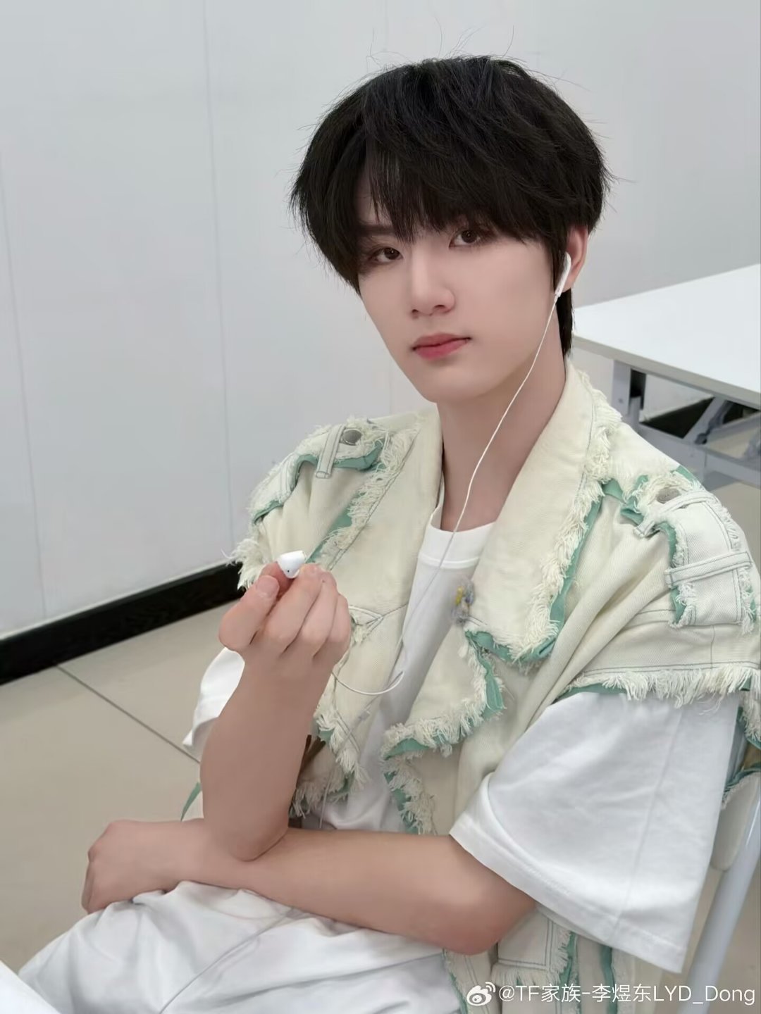 耳机藏着隐秘心动，暗恋尽融于旋律。李/煜/东ⅹ左/航 