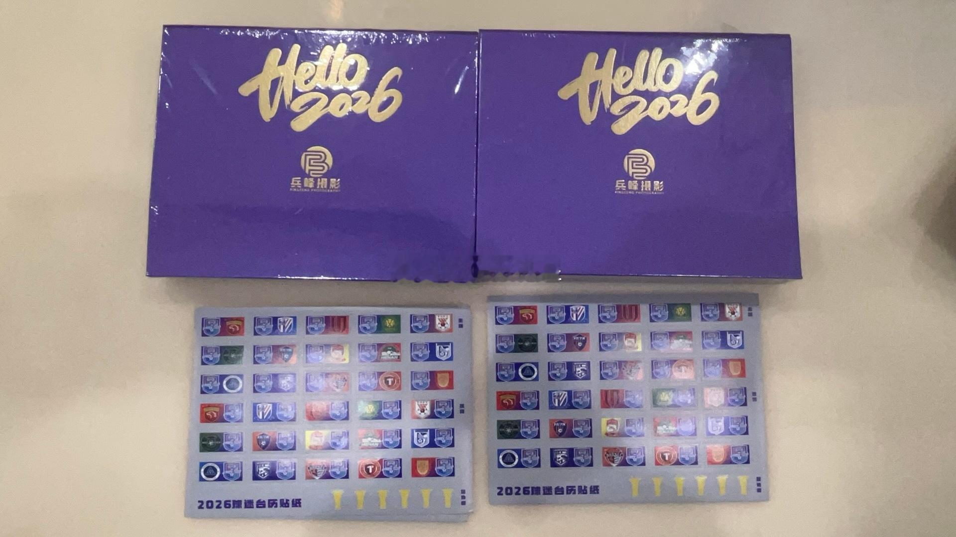 今天收到了老师做的2026津门虎台历。和前两年不一样，今年的台历更加厚重。台历以