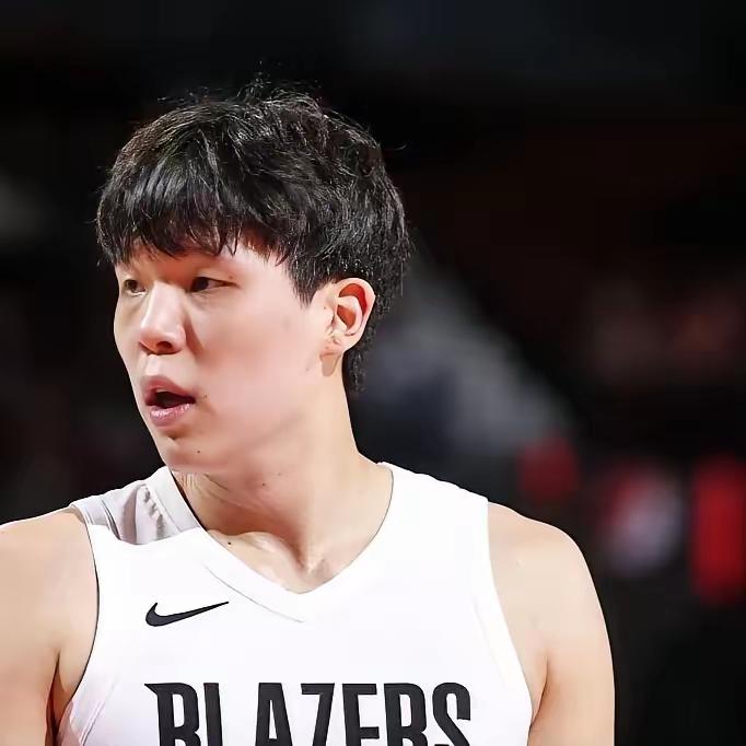 杨瀚森还是要慢慢来适应nba的比赛节凑啊，别着急，慢慢来提高自己的技术啊！杨瀚森