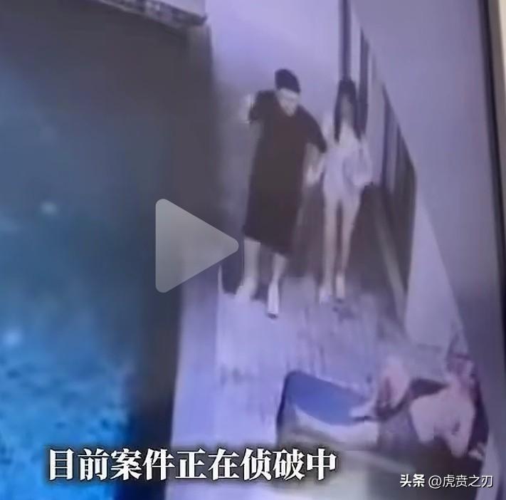 在视频画面中，此34岁安徽女子为何让这赵姓男子牵着手，她是已婚有丈夫的。

附：