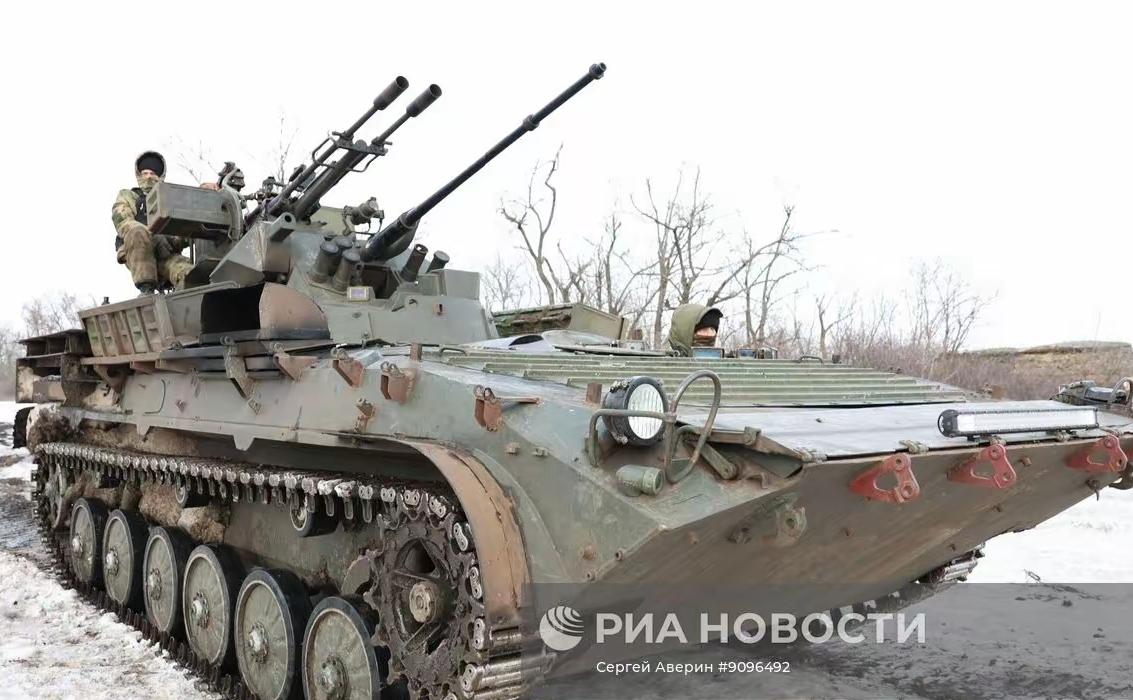 乌克兰突然对俄罗斯全境发射100多架自杀式无人机，俄军防空系统过去一夜在俄罗斯多