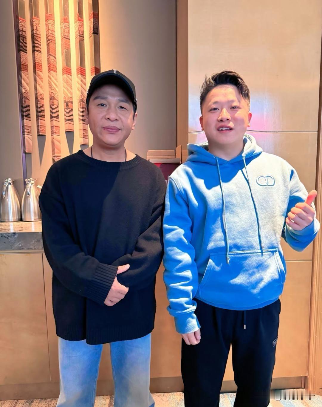 44岁宋小宝在四川被偶遇，他看起来胖了好多，有了双下巴！[呲牙][呲牙]