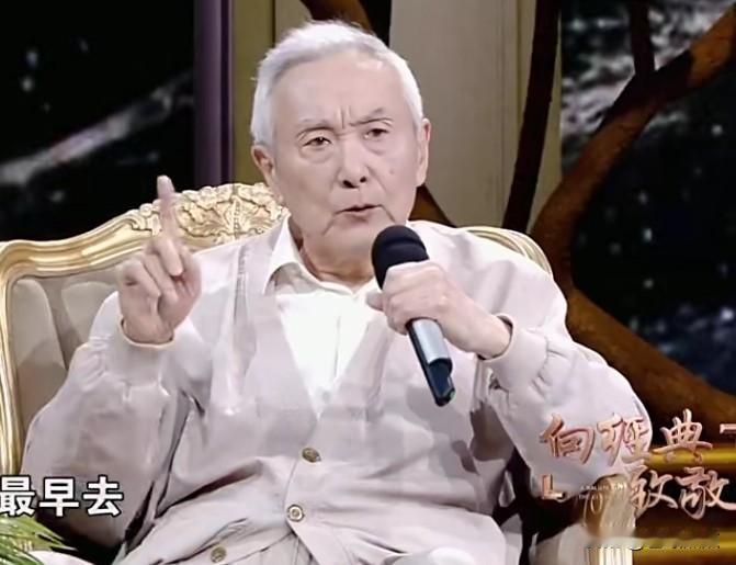 1985年，电视剧《四世同堂》播出，引发全民追剧热，剧中男主角俊逸儒雅的“祁瑞宣