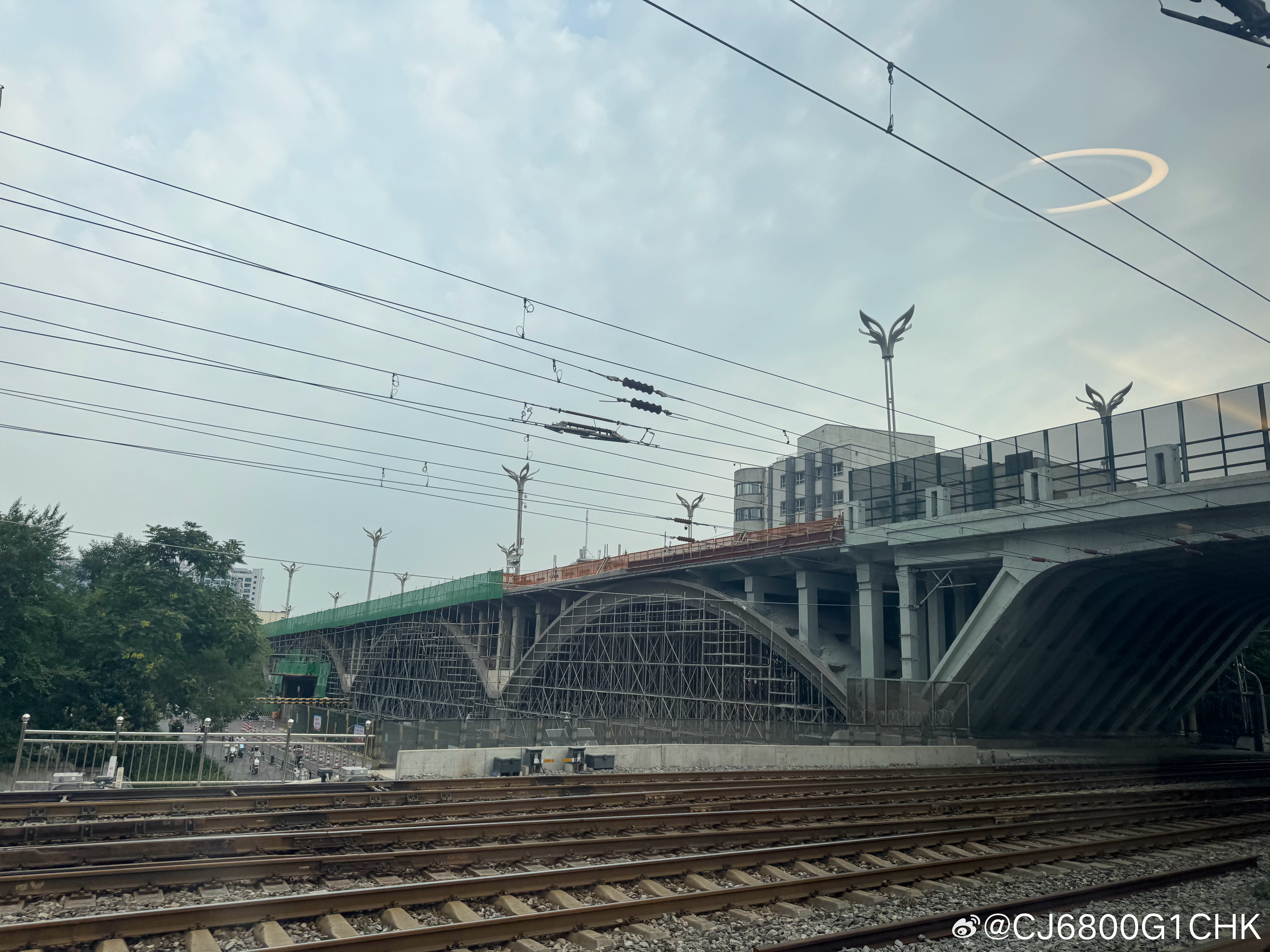 第一次从没有车水马龙的天桥下面穿过 济南·济南站