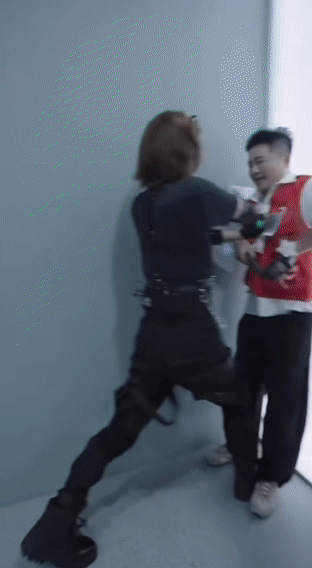 当我以为自己藏的天衣无缝长大后的捉迷藏氛围感拉满，你追我赶超热闹，解压又治愈 