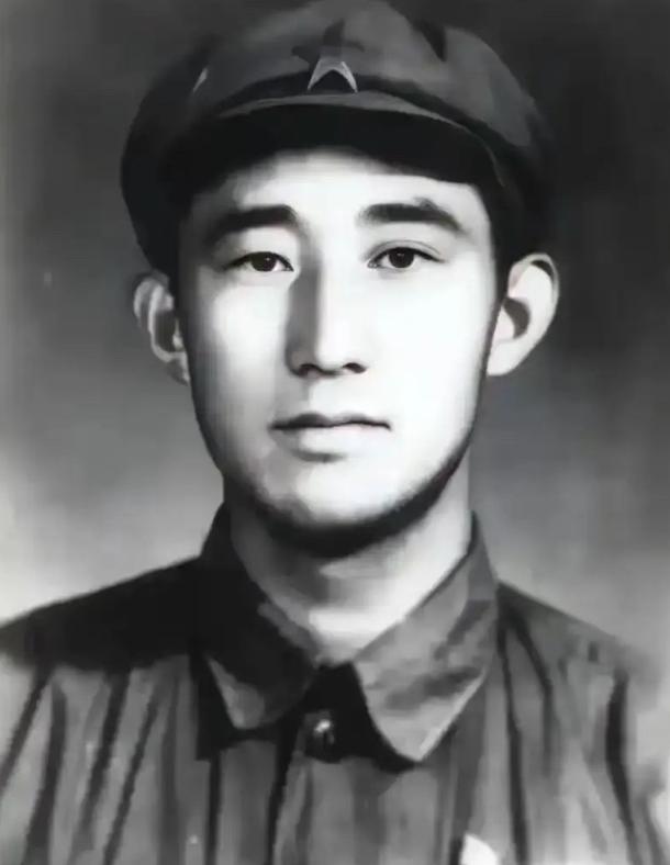 1949年，潜伏在敌人内部的吴荣森，已经引起了特务的怀疑，他察觉到危险后，正准备