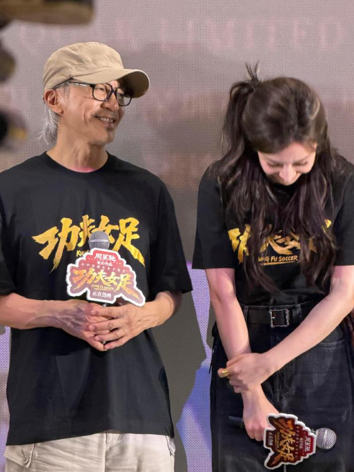 周星驰看迪丽热巴的眼神迪丽热巴全世界正数第一好骗《功夫女足》周星驰看迪丽热巴的眼
