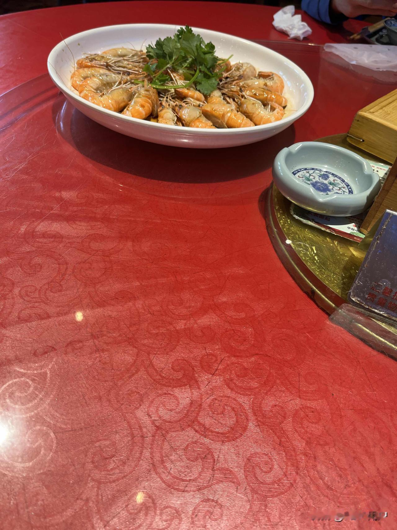 无锡有的饭店起的名字还蛮有劲个，象和团团，草棚棚，甜笃笃等，今天中午去了盛岸西路