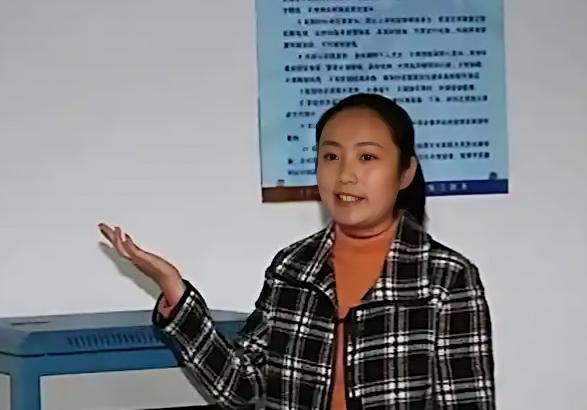 2010年11月26日，31岁大学老师徐艺丽，在家中被婆婆刘秀英用汽油泼脸，后又
