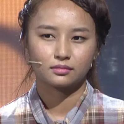 西藏女孩出生六个月，父母离异，把她丢给姑姑。2007年，姑姑实在养不起，把十岁的