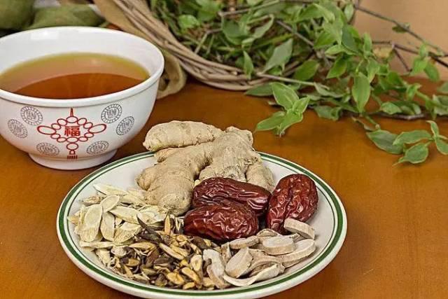 肾结石？最后还是得用肾帮你代谢掉！

在中医理论里，肾主水液代谢，对体内水液的输