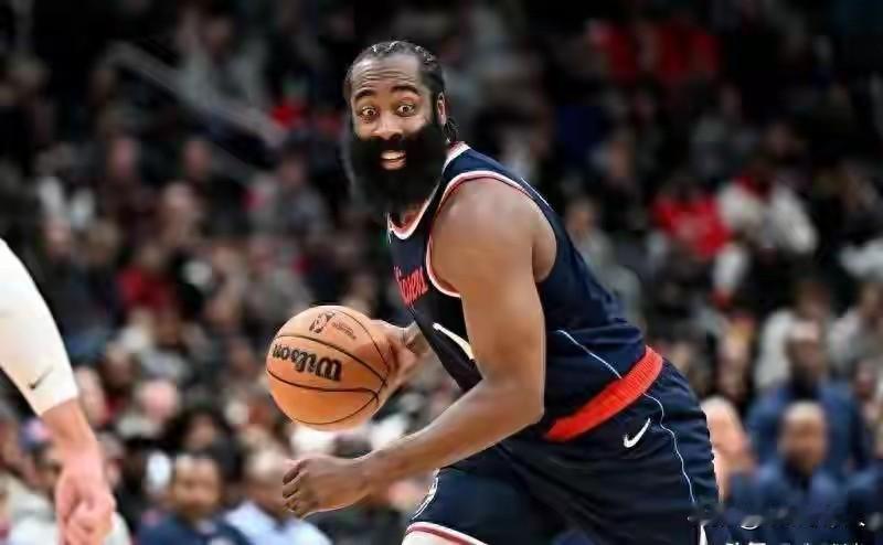 人和人真的不能比。哈登就那么不受待见吗？
今天骑士队的比赛中，骑士队球星米切尔上