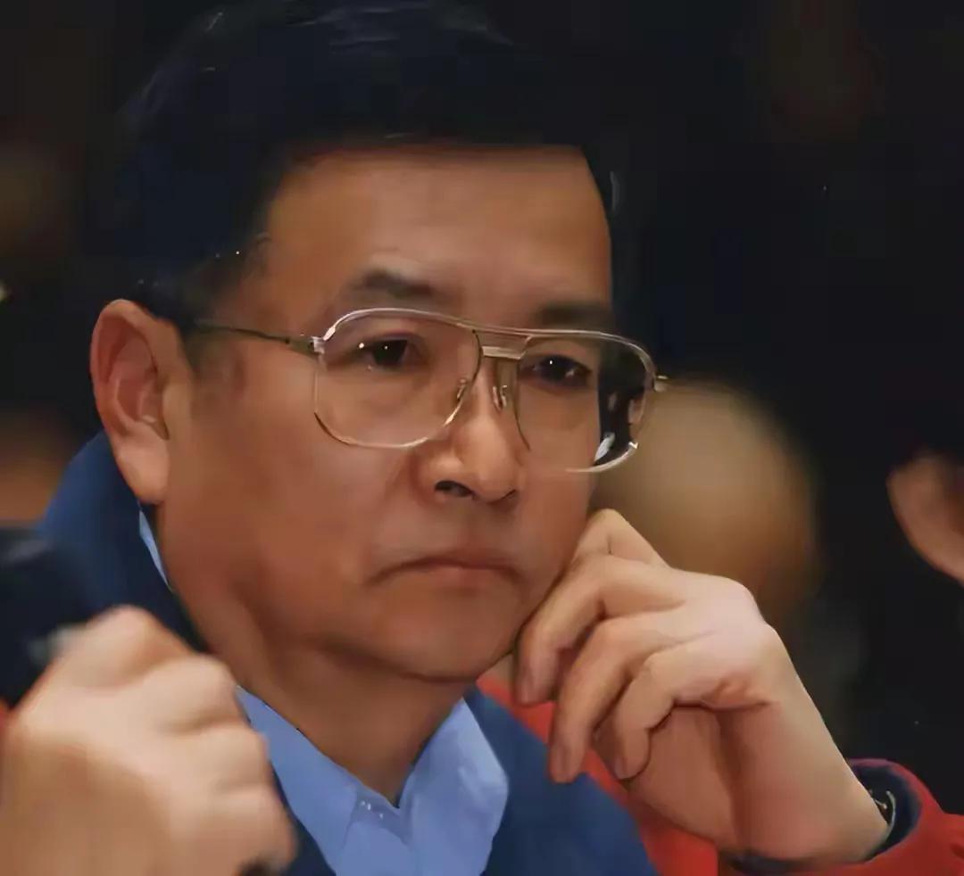 礼礼仁仁多人气，
谦谦虚虚少祸端。
横批：《人气与祸端》