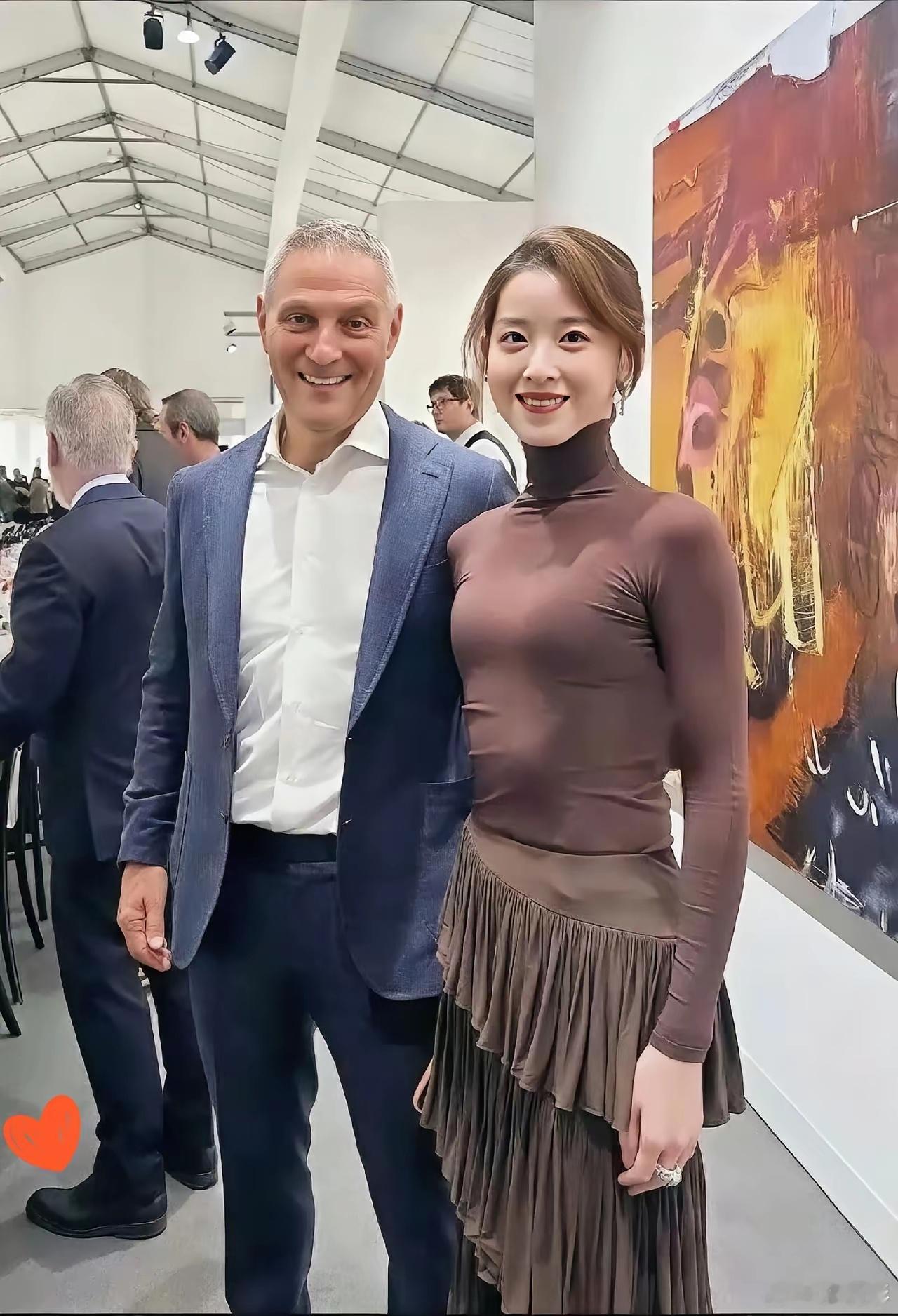 章泽天这身穿搭，真让普通人看不懂！​​身家600亿，还是清华优秀校友第三的章泽天