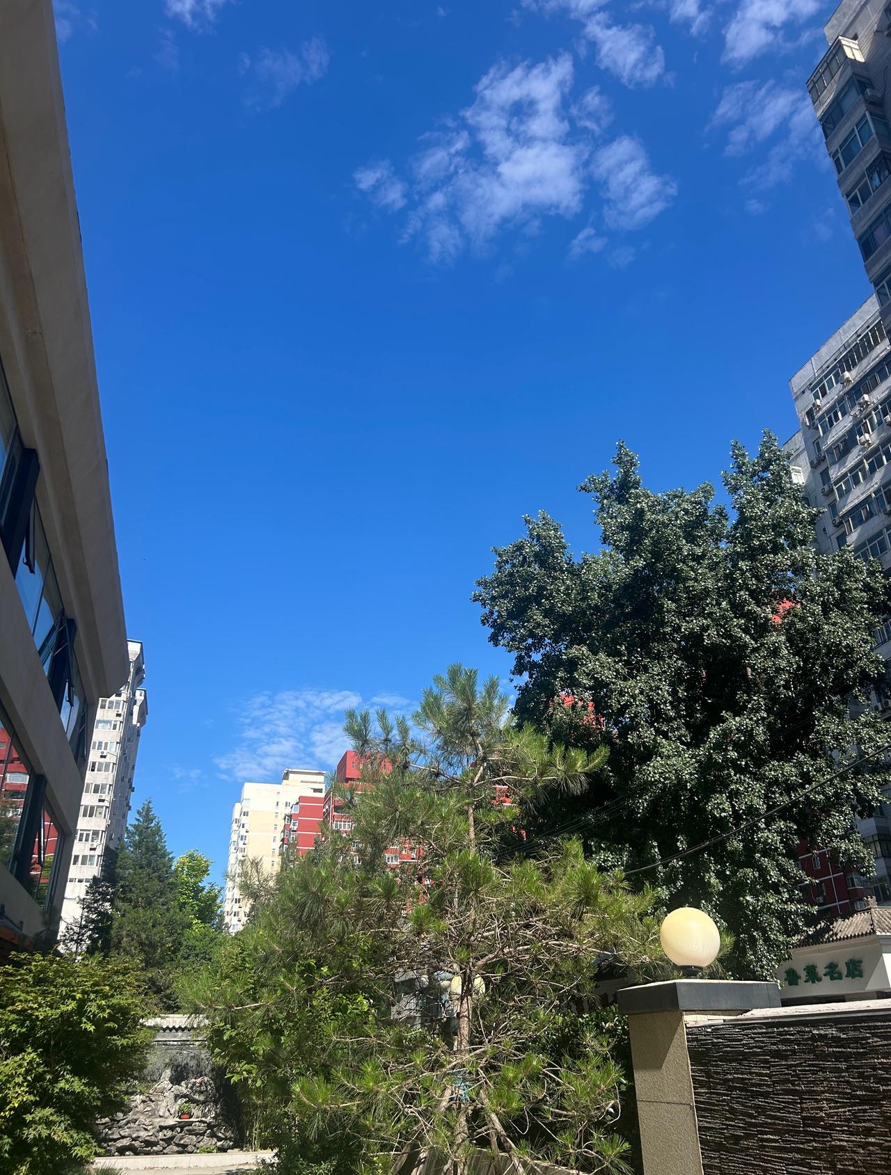 抓紧享受难得的好天气，盛夏热浪将至，711夯爆了的雪糕 安排上，用甜蜜冰爽迎接盛