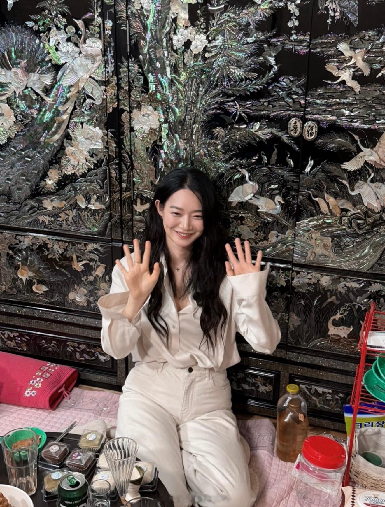 申敏儿 申敏儿 为新电影拍宣传能看到更多的敏儿啦42岁状态也很好啊 