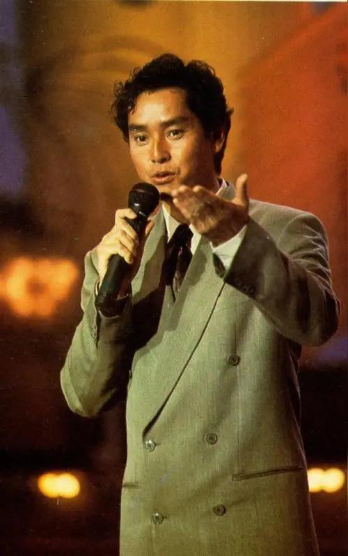 港台歌手在春晚最残暴的一年，一定是1991，出了四首高质量的流行金曲：《水中花》