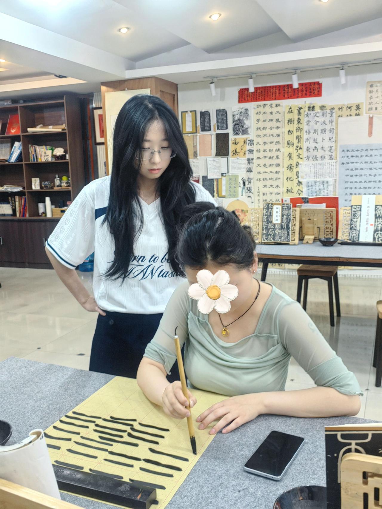 烟火人间，笔墨清欢。
抽一点闲暇，学书习画，给心灵留一方自在天地。
博纳墨英书