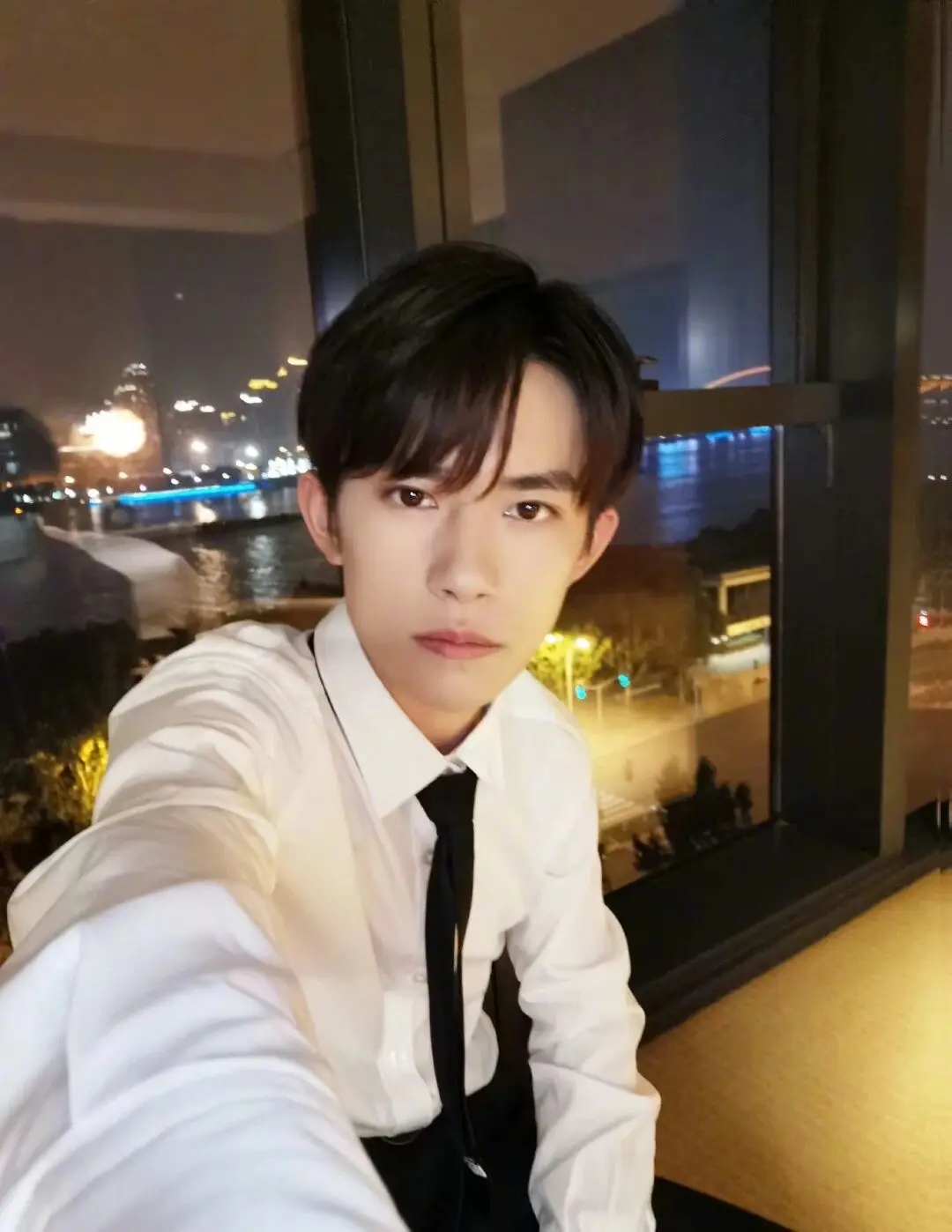 亲民的自拍🤳姿势✨。