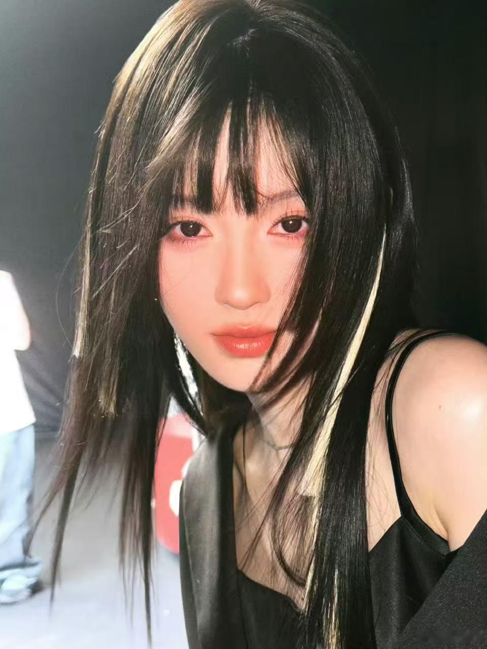 鞠婧祎黄色挑染公主切 ​​​公主切的神！！！小鞠真太适合这个发型了， ​​​