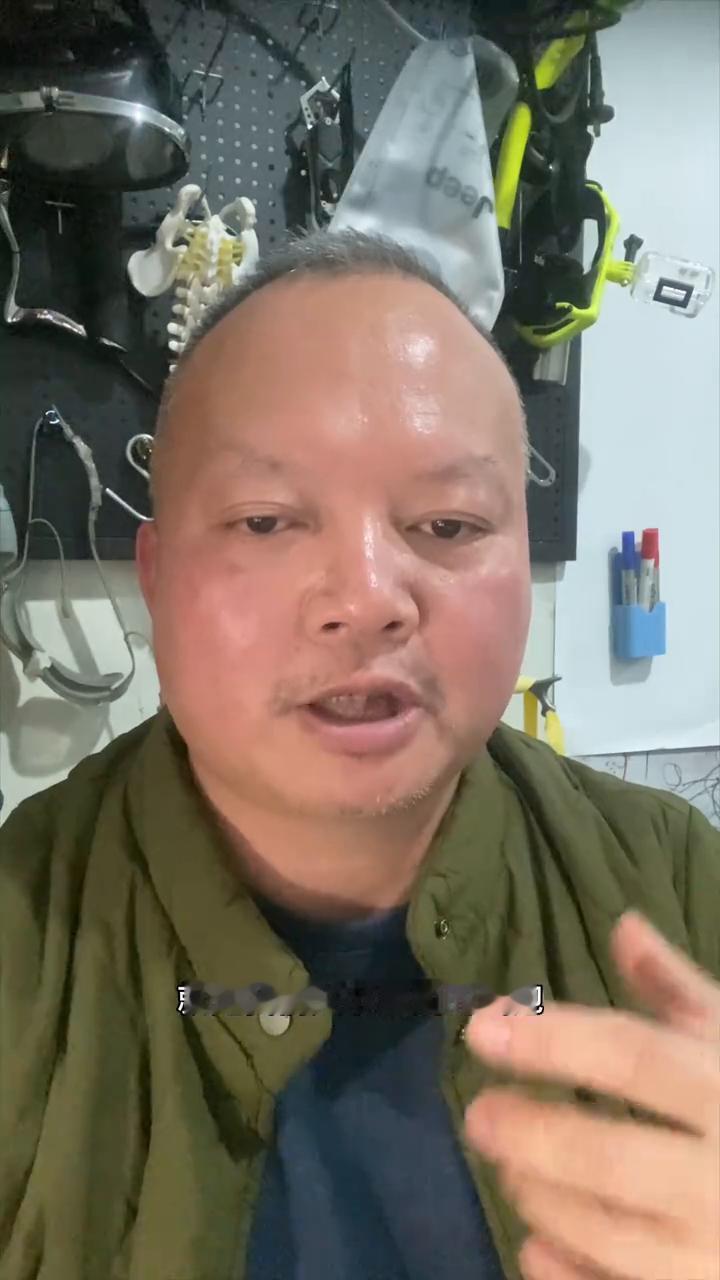 扭脖子咔咔响？其实是你的颈椎在报警！
大家好我是韦医生。很多人都有这种习惯，就是