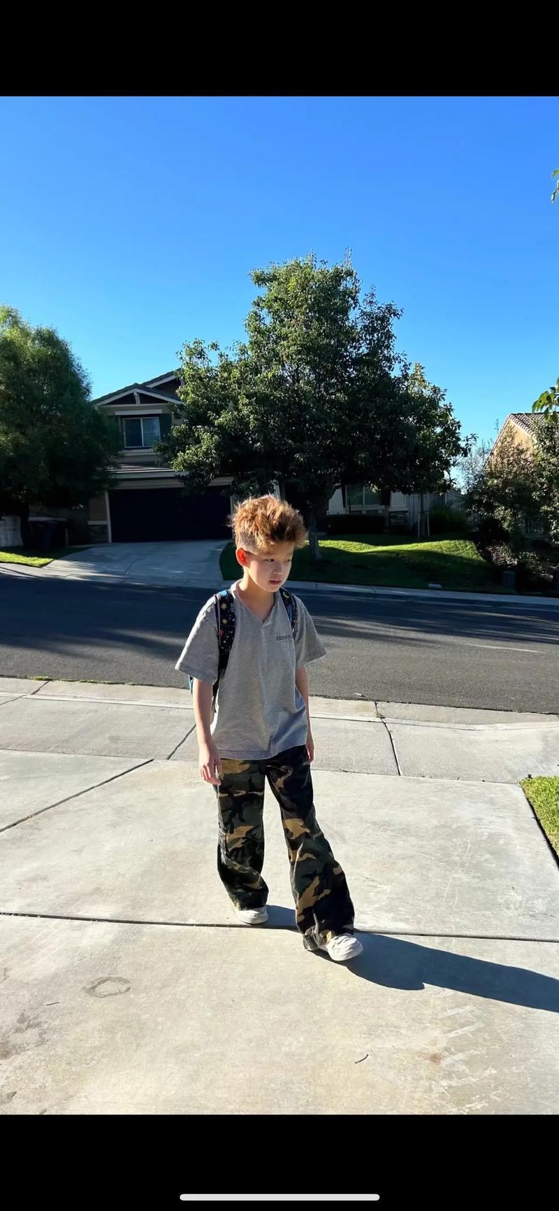 一位美国男孩对他父亲说：“千万别让我去中国留学，不然我就退学！”父亲很疑惑：“你