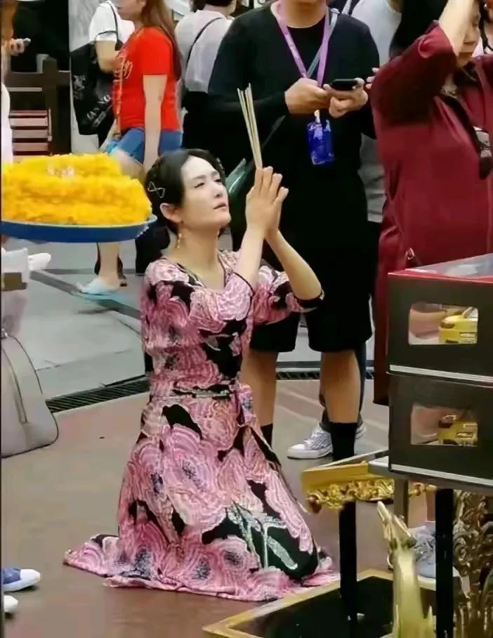 真是人心不足蛇吞象啊，堂堂的一个名主持人，不管是财富、社会地位，要超越90%以上