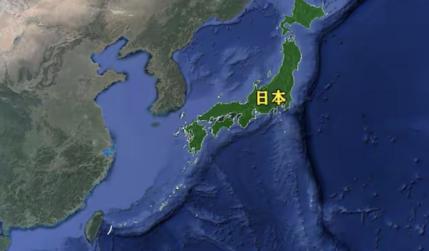 钓鱼岛又出大事了。四艘带炮的中国海警船直接开进去了。日本的船赶紧过来对峙，这阵仗